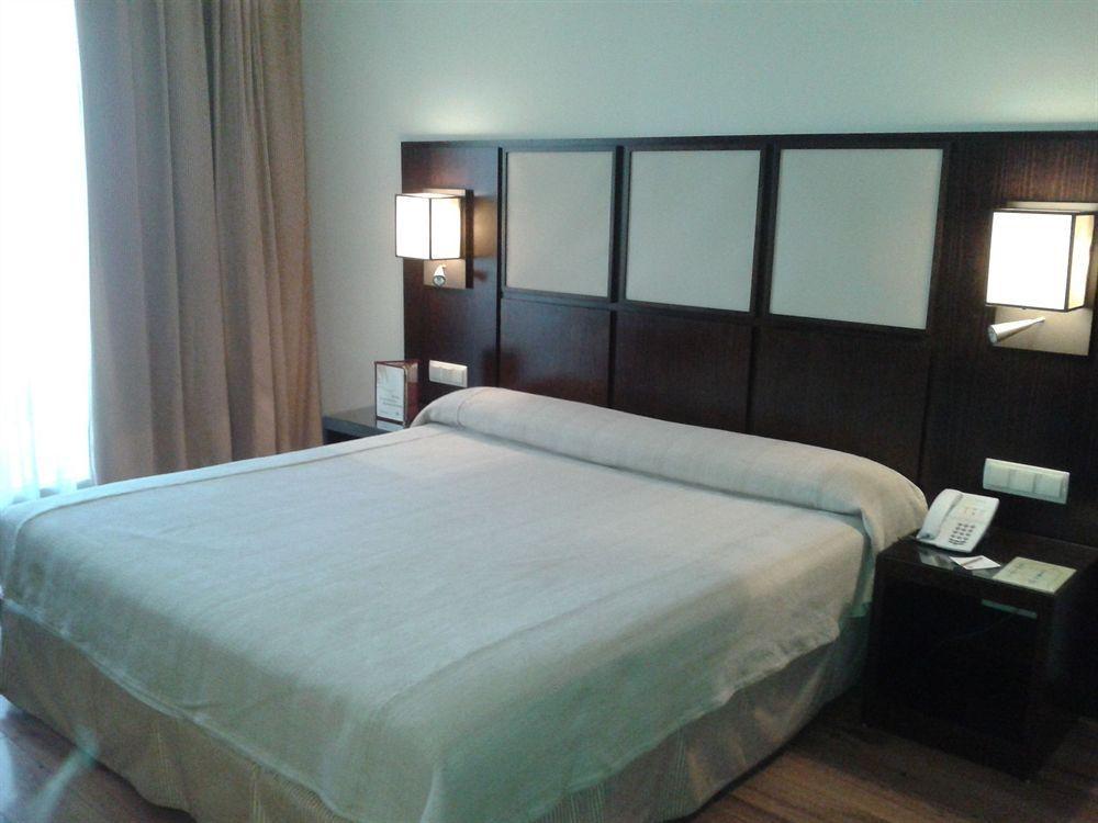 Hotel Isla De La Garena Alcalá de Henares Kültér fotó
