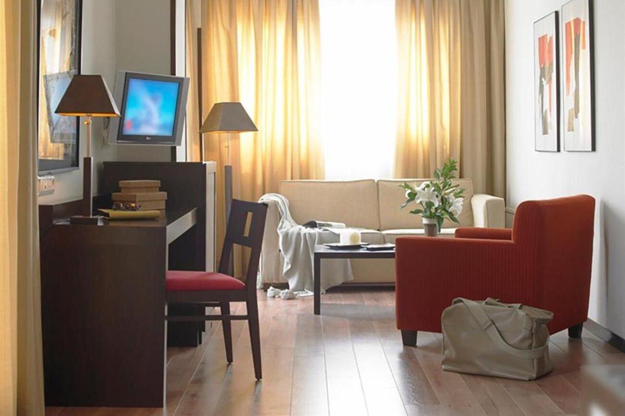 Hotel Isla De La Garena Alcalá de Henares Kültér fotó