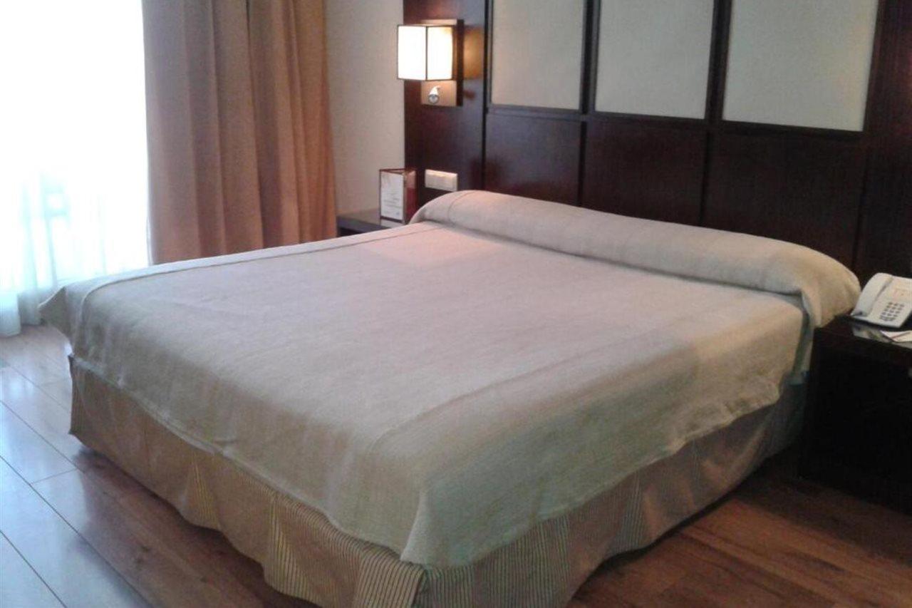 Hotel Isla De La Garena Alcalá de Henares Kültér fotó