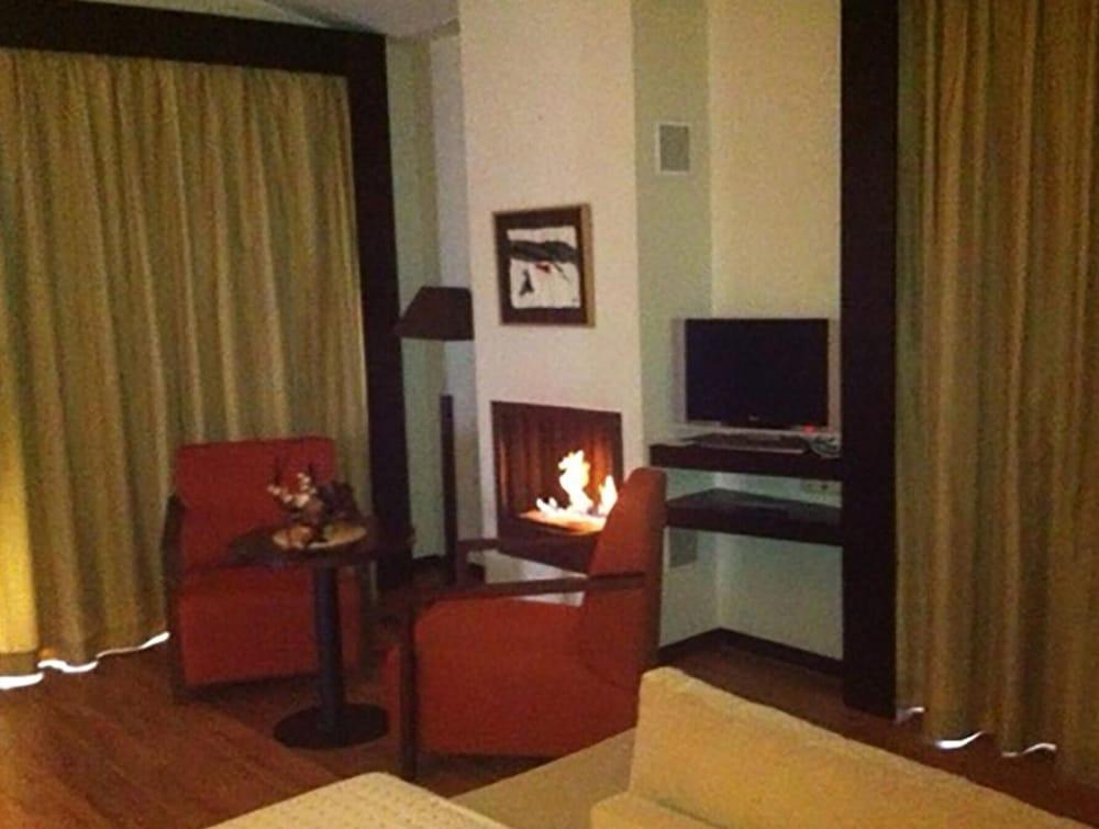 Hotel Isla De La Garena Alcalá de Henares Kültér fotó