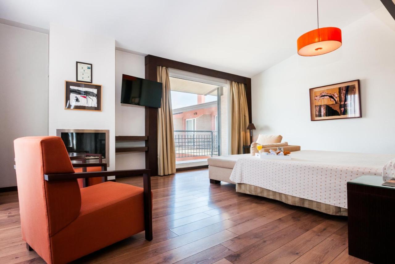 Hotel Isla De La Garena Alcalá de Henares Kültér fotó