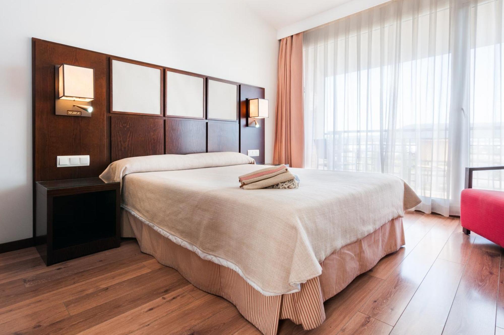Hotel Isla De La Garena Alcalá de Henares Kültér fotó