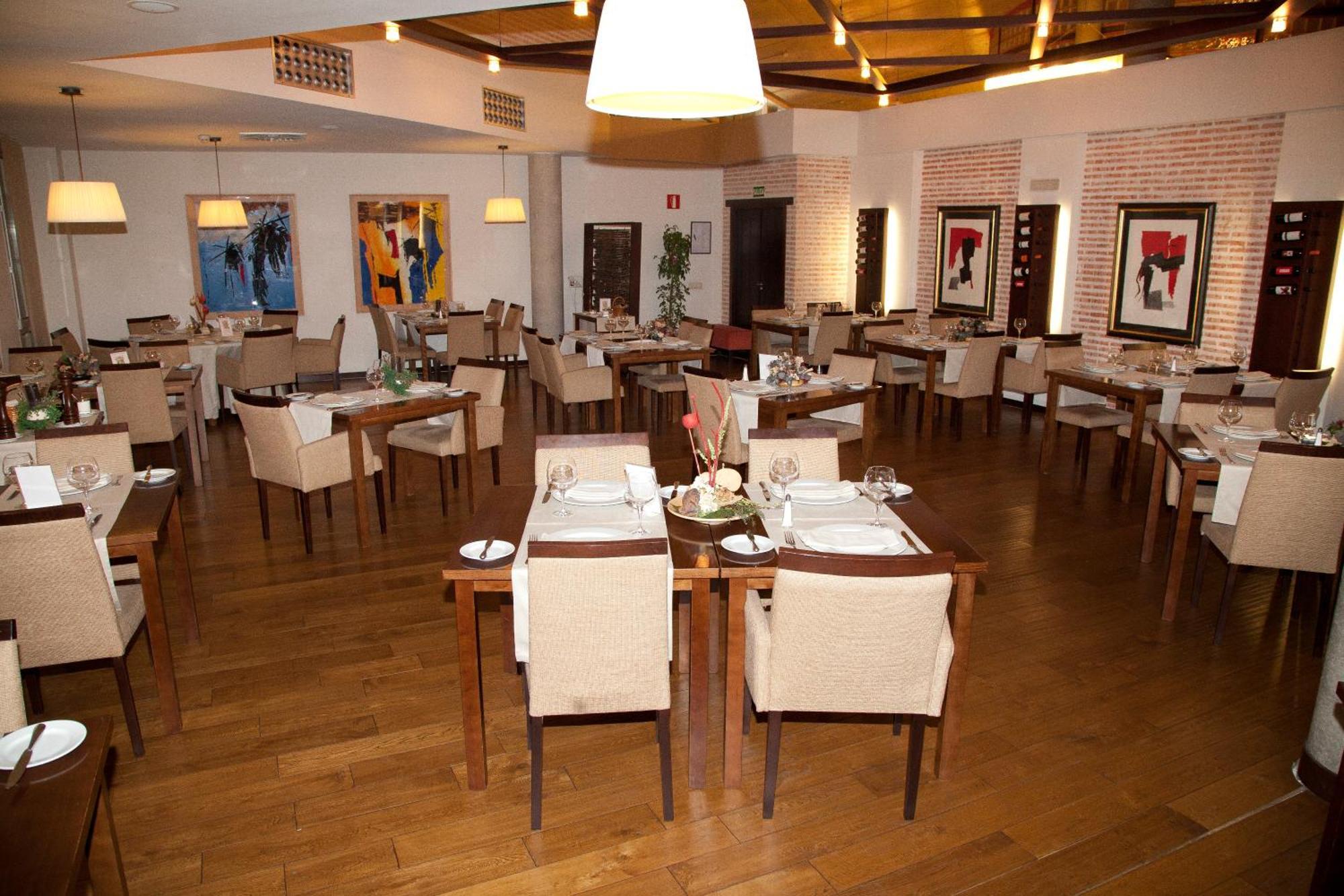 Hotel Isla De La Garena Alcalá de Henares Étterem fotó