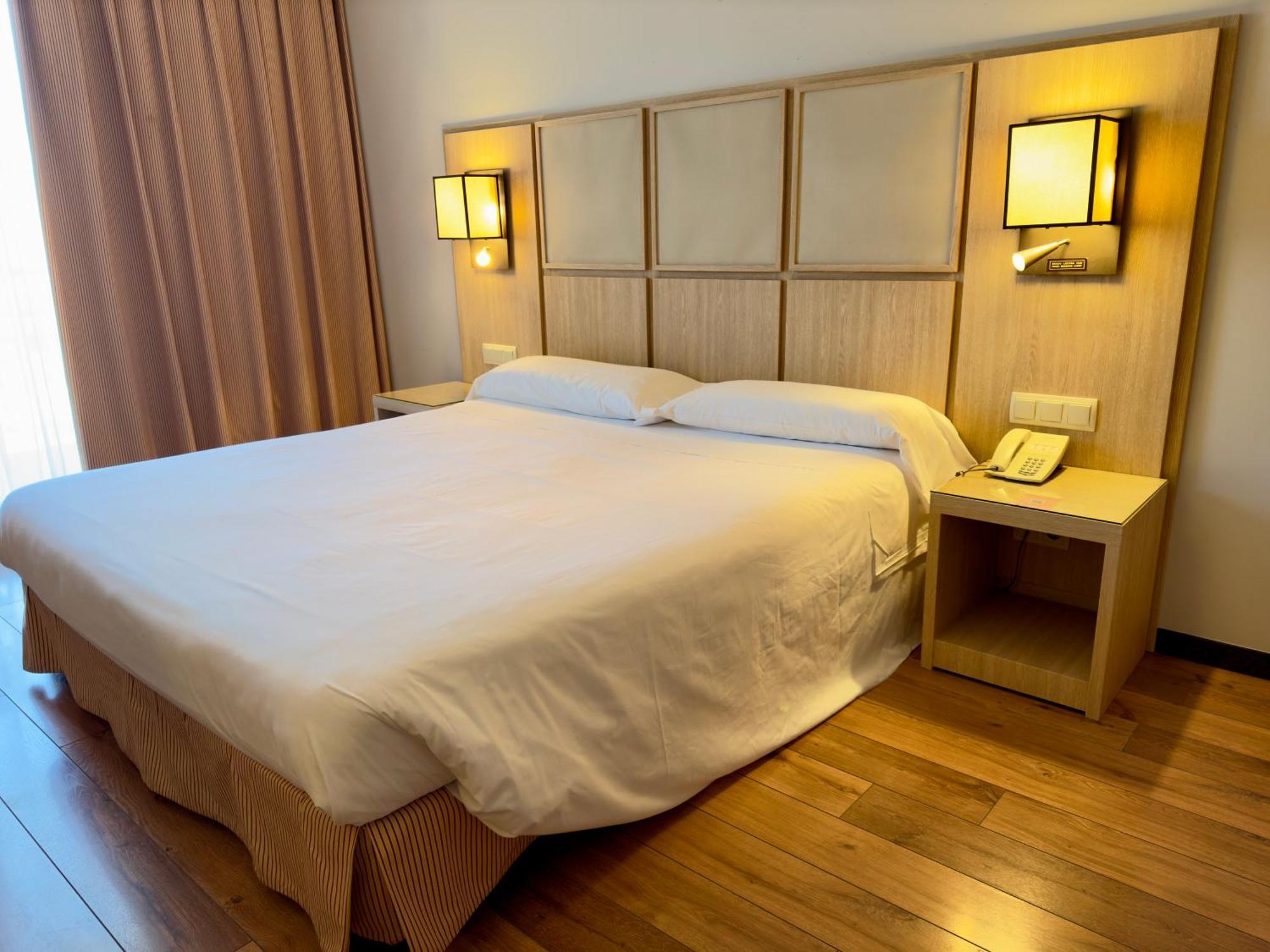 Hotel Isla De La Garena Alcalá de Henares Kültér fotó