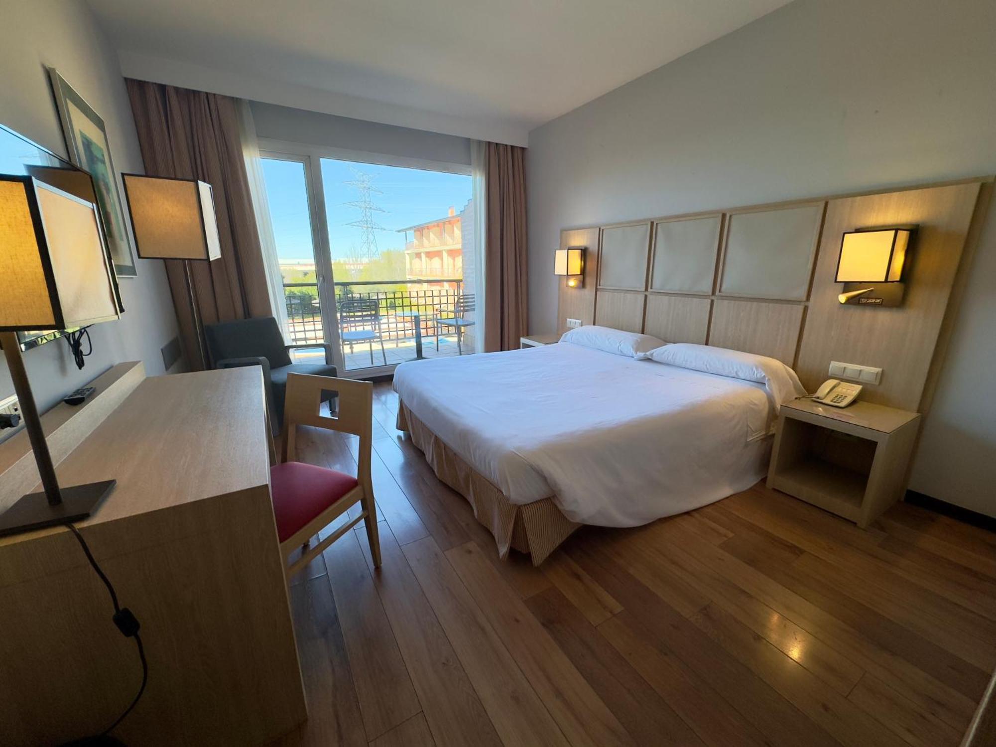 Hotel Isla De La Garena Alcalá de Henares Kültér fotó