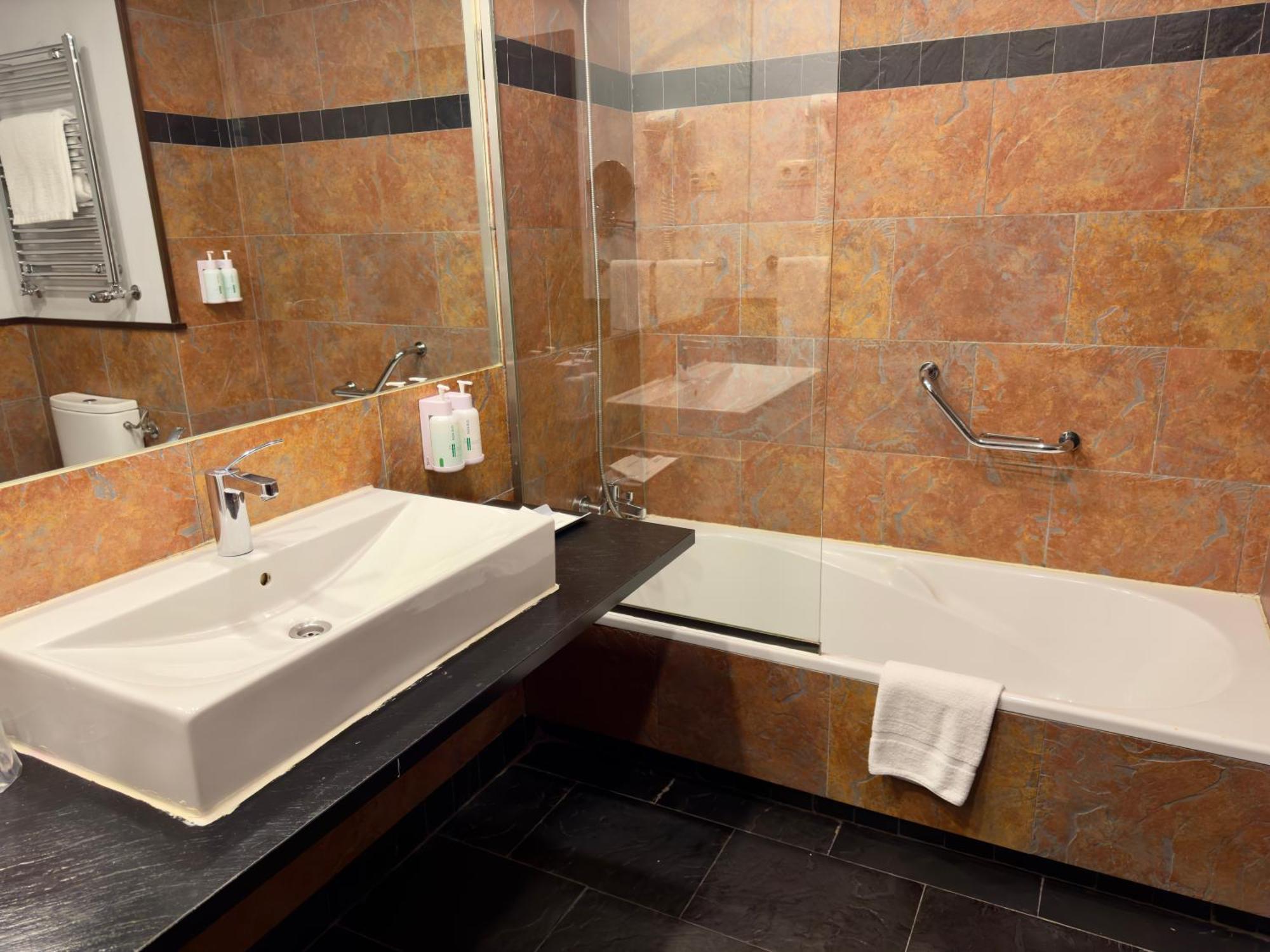 Hotel Isla De La Garena Alcalá de Henares Kültér fotó