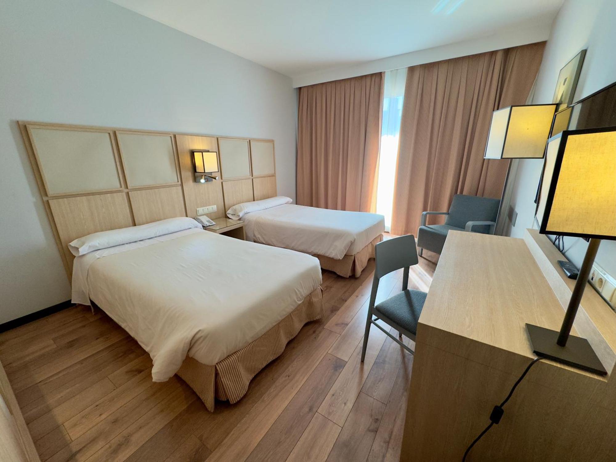 Hotel Isla De La Garena Alcalá de Henares Kültér fotó
