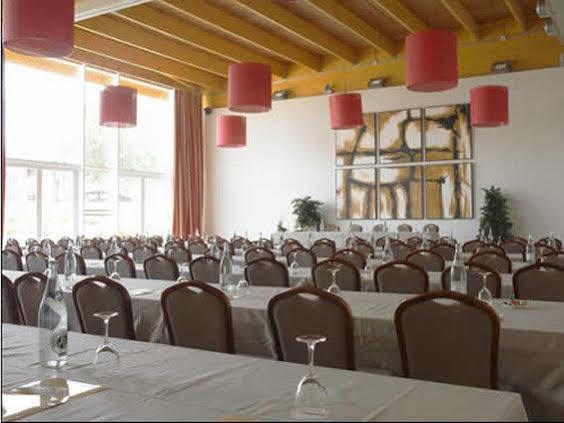 Hotel Isla De La Garena Alcalá de Henares Üzleti fotó
